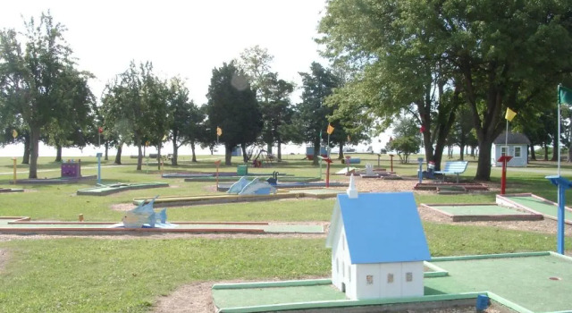 Virginia Landing Camping Resort Cabin 2, Prenota Campeggio Campeggi e glamping a Virginia, Campeggio