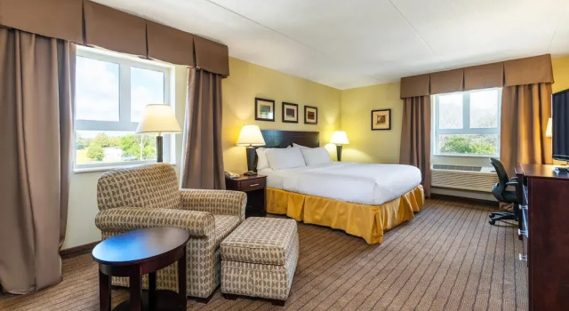 Номер Deluxe Comfort Inn & Suites