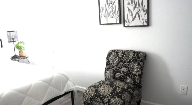 Коттедж Newly Renovated, Modern 3 Bedroom 2 Bath Farmhouse in the City