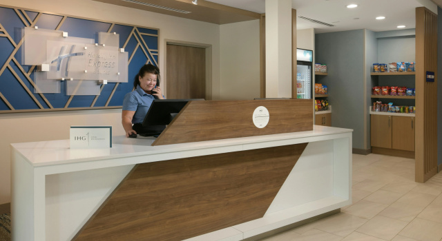 Holiday Inn Express & Suites Williamstown - Glassboro