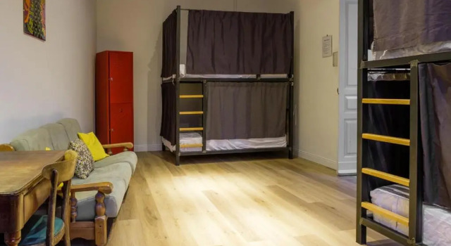 Bett im Wohnheim The Yard Hostel