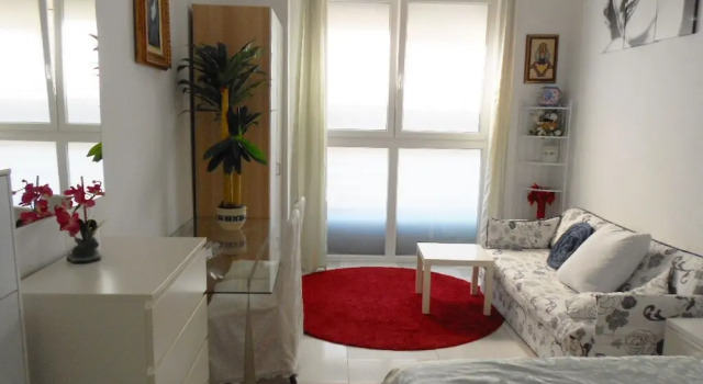 Private Room Noble in Shared Apartment