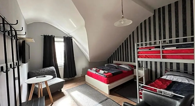 Adams Hostel - Self Check-In & Only Private Rooms, Забронировать Хостел Хольтхаузен Дюссельдорф, рядом с Фрайцайтпарк Нидерайдер-Вельдхен