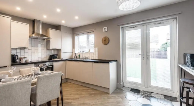 Коттедж Air Host and Stay - Birchfield Lodge - Sleeps 10 Amazing spacious house