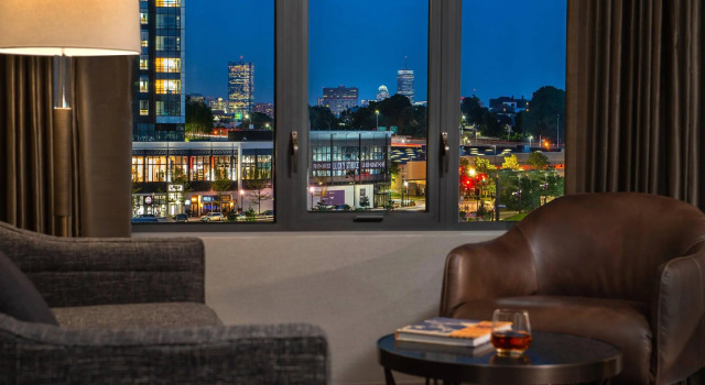 Двухместный номер Standard The Row Hotel at Assembly Row, Autograph Collection