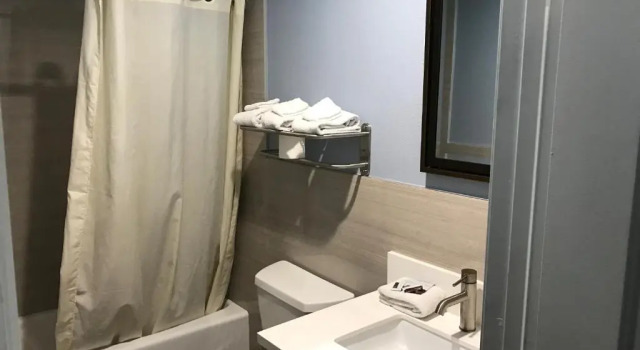 Четырёхместный номер Standard Empire Inn