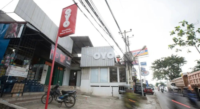 OYO 298 Gemilang Guesthouse Near Siloam Hospitals Kelapa Dua, Prenota Hotel Tangerang Banten