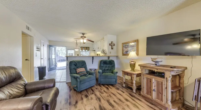 Ruidoso Condo w/ Golf View ~ 17 Mi to Ski Apache!, Varaa Huoneisto Ruidoso New Mexico