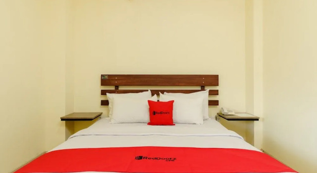 RedDoorz near Jembatan Siti Nurbaya Padang, Rezerwuj Hotel Padang Sumatra