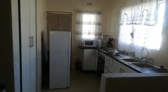 Lee Land Guest House, Buchen Sie Pension Francistown 