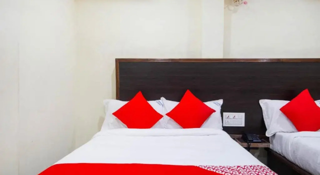 Люкс Hotel O Durga Bhavani Residency