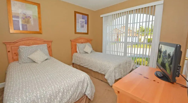 345 Woodward Place 4 Br villa by RedAwning