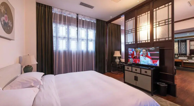 Номер Grand No.3 Garden Hotel