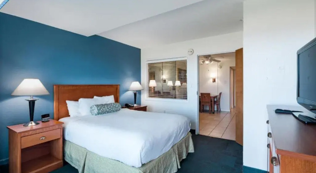 Двухместный номер Deluxe Ocean Sands Resort, Oceanfront, Virginia Beach by Vacatia