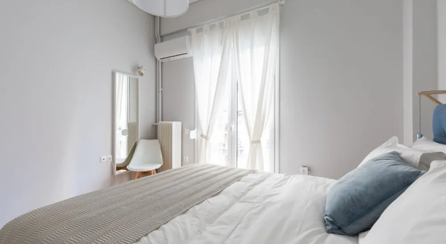 UPSTREET Modern Flat next to the USA Embassy, Забронировать Апартаменты/квартира Отели Афины с парковкой, рядом с Одеон Герода Аттического, Парковка