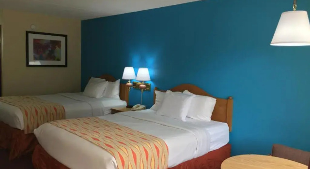 Четырёхместный номер Standard Spinning Wheel Inn