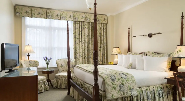 Номер Deluxe Saratoga Arms Hotel