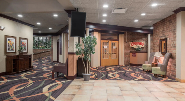 Holiday Inn & Suites St. Cloud by IHG