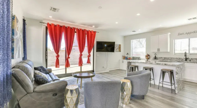 2 Mi to Dtwn Phoenix: Sleek Apt w/ Fenced Yard!, Забронировать Апартаменты/квартира Финикс 