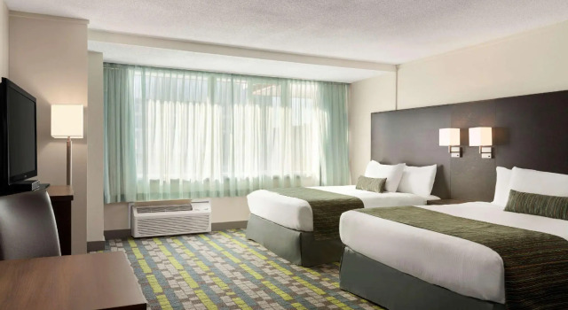 Четырёхместный номер Standard Days Inn by Wyndham Victoria Airport Sidney