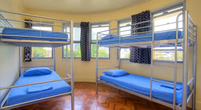 Big Bird Backpackers, Забронировать Отель Брисбен Brisbane Region, рядом с Паромный терминал South Bank