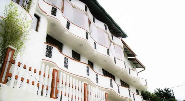 Yoho Toppass Breeze Hotel, Забронировать Отель Нувара-Элия 
