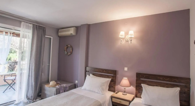 Tellis Holiday Rooms, Забронировать Отель «постель и завтрак» Отели периферии Ионических островов с парковкой, Парковка
