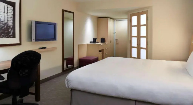 Номер Superior Novotel Montréal Aéroport