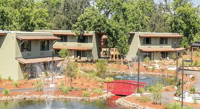 Четырёхместный номер Deluxe с видом на воду Gaia Hotel & Spa Redding, an Ascend Collection Hotel