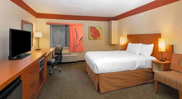 Номер Standard Spark by Hilton Savannah Midtown
