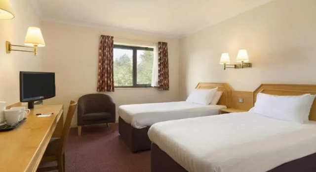 Четырёхместный номер Standard Days Inn Taunton
