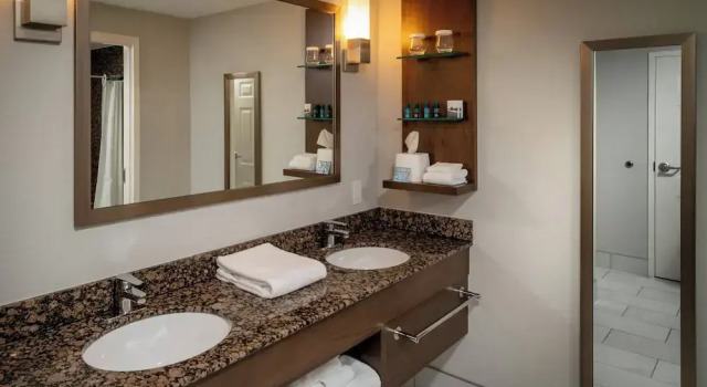 Люкс Presidential c 1 комнатой Delta Hotels by Marriott Huntington Mall