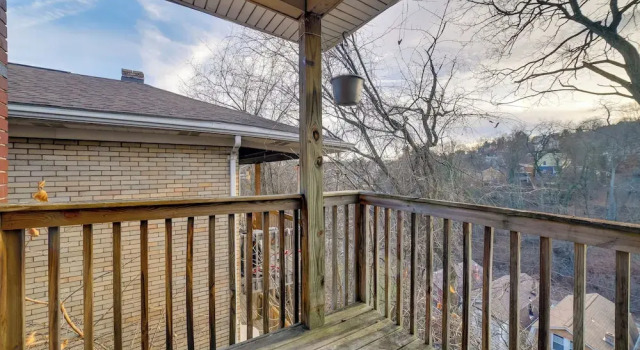 Апартаменты с 2 комнатами с балконом Balcony & Workspace! Apt 5 Mi to Dtwn Pittsburgh