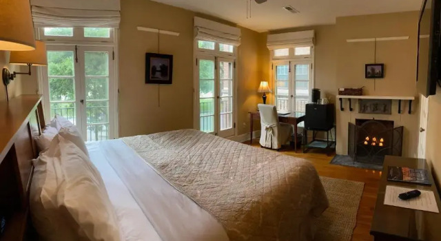 Номер Deluxe City House Bed and Breakfast
