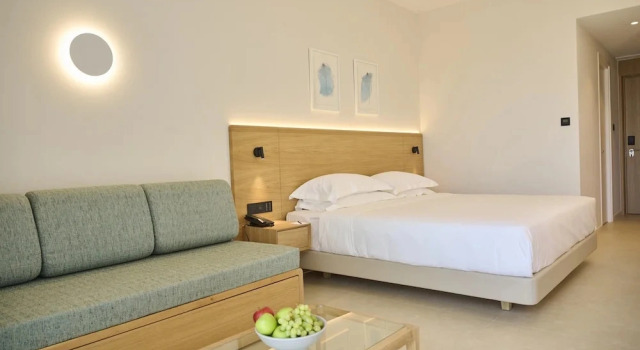 Habitación De lujo con balcón y con vista a la piscina Sunrise Emerald