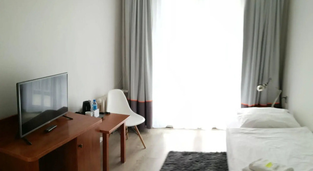 Hotel Bursztyn, Varaa Hotelli Karlikowo 