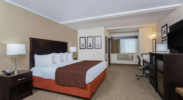 Двухместный номер Standard AmericInn by Wyndham Janesville
