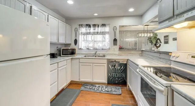Апартаменты Furnished Patio! Family-friendly Tulsa Townhome