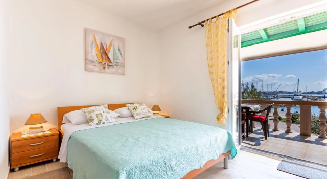 Mare-More studio w balcony and beach front and view