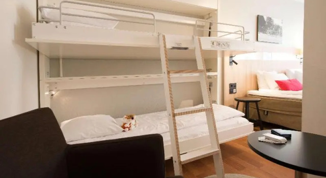 Четырёхместный семейный номер Standard c 1 комнатой Scandic Sundsvall City