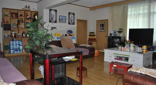 Lixian County Taoping Qiang Village Erma Inn, Book Hotel Hoteller i Fengyi med parkering, Parkering