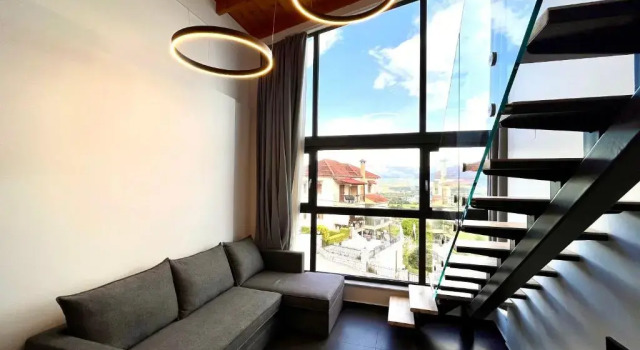 Полулюкс CITY HILL Luxury Apartments