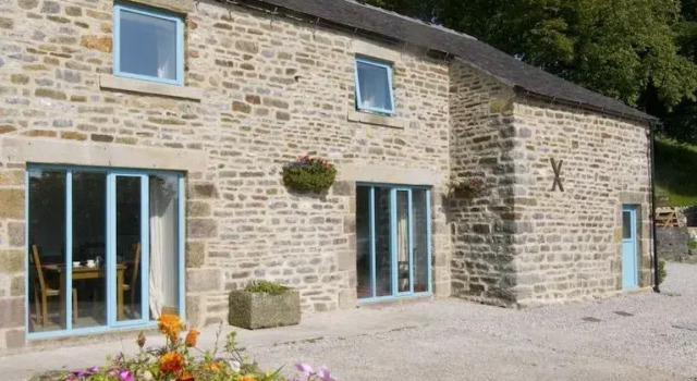 Stoop Farm Bed & Breakfast, Book Landbrugsophold Gårdophold i Merseyside, Landbrugsophold