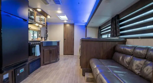 RV in Tampa Great Location Cost pet Friendly, Забронировать Апартаменты/квартира Апартаменты штата Флориды, Апартаменты/квартира