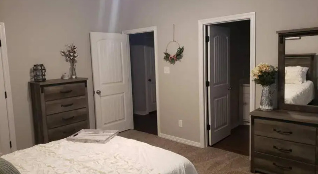NEW 4/4 Farmhouse style house in College Station!, Buchen Sie Hotel Hotels in College Station mit Parkplatz, Parkplätze