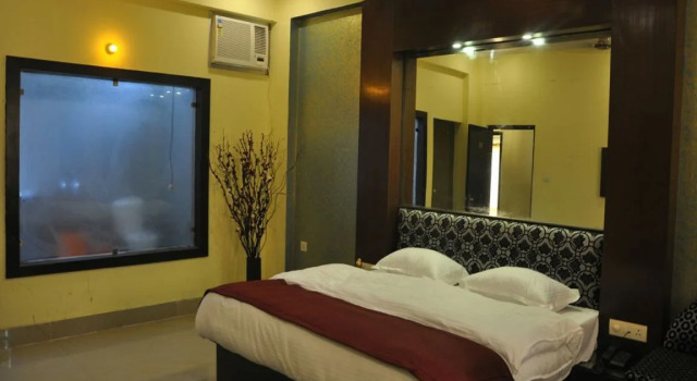 Treebo New Park Premium Plaza, Rezervovat Hotel Rāiwāla Uttarakhand