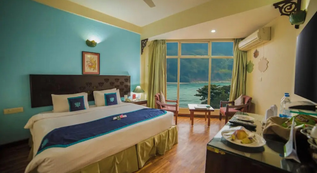 Номер Premium с балконом и с видом на реку GANGA KINARE- A Riverside Boutique Resort, Rishikesh