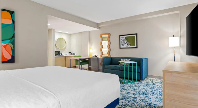 Двухместный люкс с балконом Hampton Inn & Suites St. Petersburg/Downtown