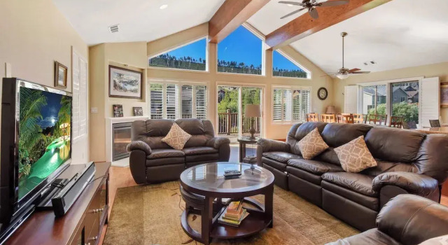 Cottage Mule Meadows Classy, Split Level South Tahoe Home!