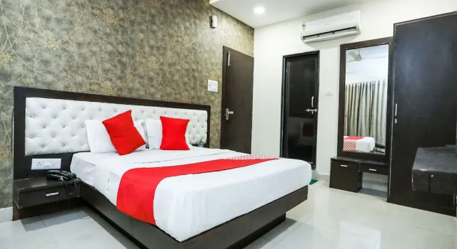 OYO 2681 Hotel Madhuram palace